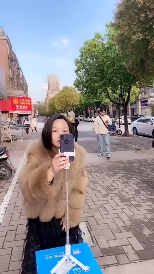 路人拍摄爆料小视频,小视频揭露城市生活瞬间