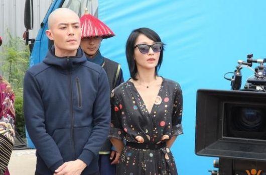 娱乐圈近2天最新爆料,明星恋情曝光，幕后黑手浮出水面！