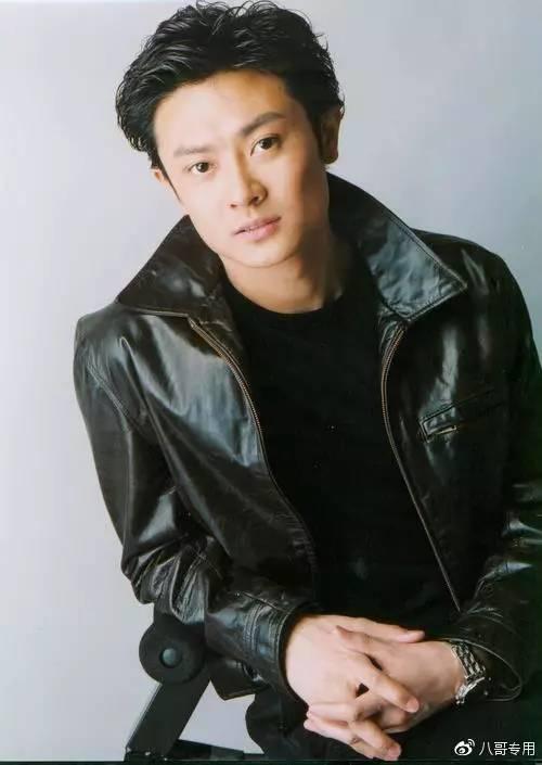 娱乐圈近2天最新爆料,明星恋情曝光，幕后黑手浮出水面！