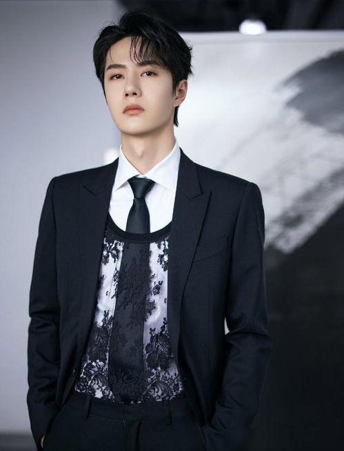 娱乐最新爆料王一博视频,神秘动作引粉丝热议！