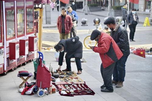 西安摆地摊爆料事件视频,街头经济与城市管理冲突的现场实录
