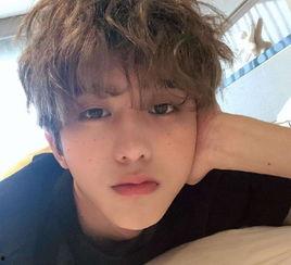 娱乐爆料蔡徐坤恋情视频,甜蜜互动引粉丝热议